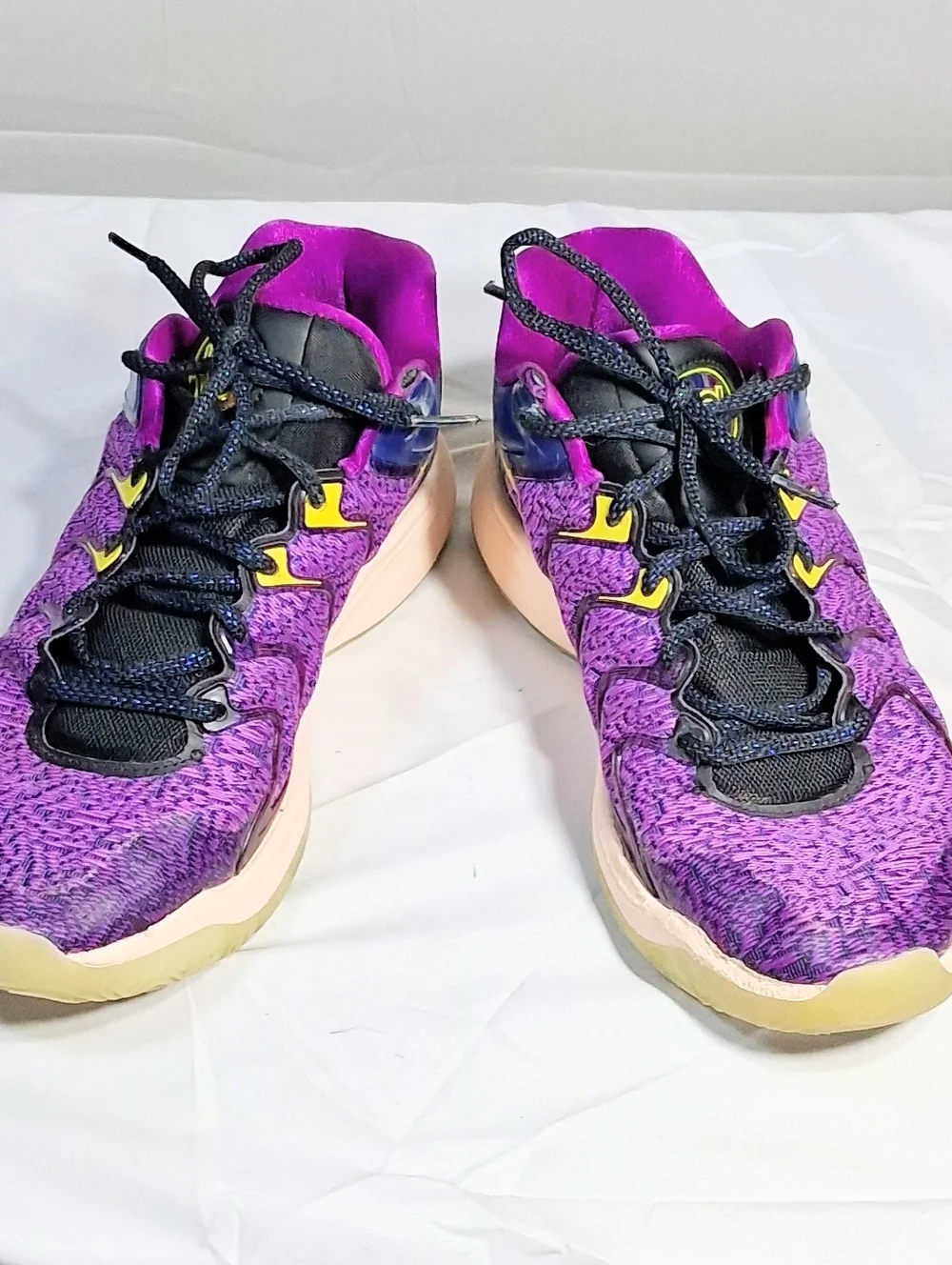 Kevin Durant Nike KD17 Men's Size 7.5 Purple and Fuschia Pink Low Cut Sneakers